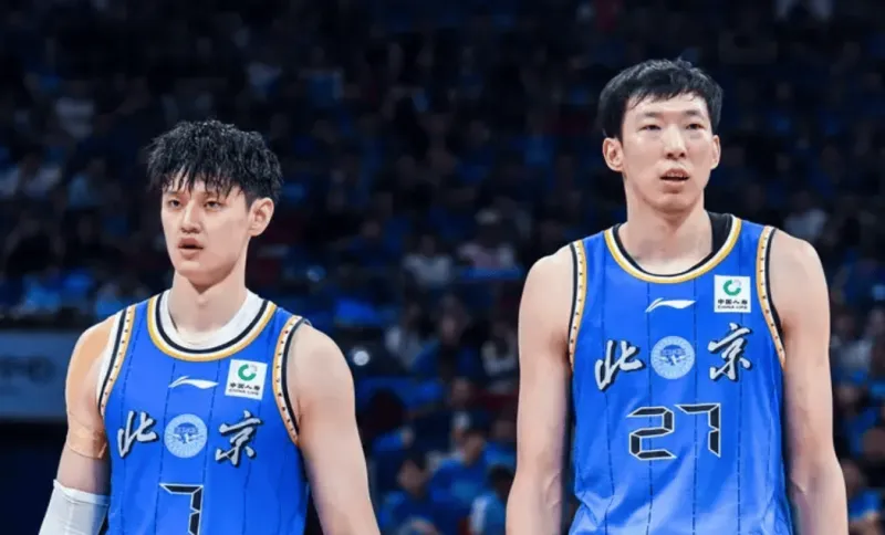 媒体人：周琦今晚堪称擎天一柱，这样的周琦久违了